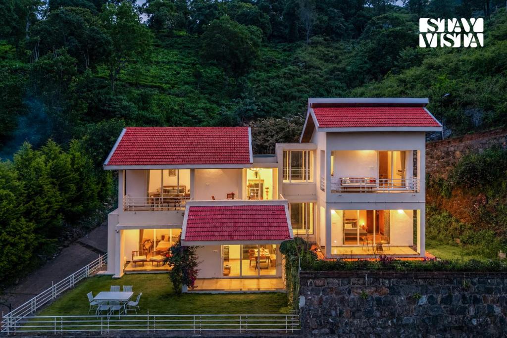 Wellington Villa | StayVista at Mayfield Valley with Lawn & WiFi