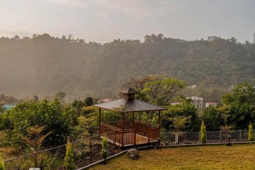 Bullawala Villa | StayVista at Stonecrest - Lawn & Mountain View