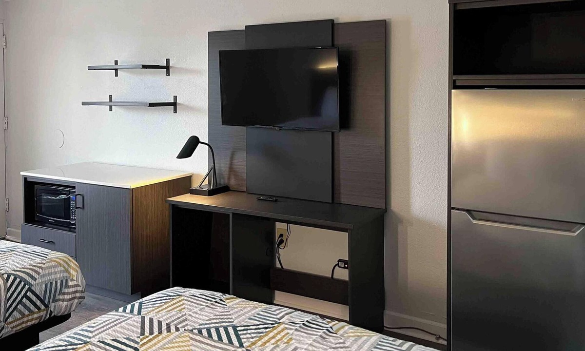 Perry Hotel | Studio 6 Suites Perry, Ga