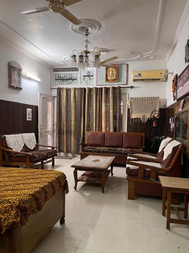 Panchkula Urban Estate Apartment | Subhash Chander homestay