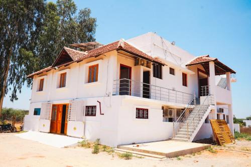 Tirumalaisamudram Hotel | Sumiwhitehouse
