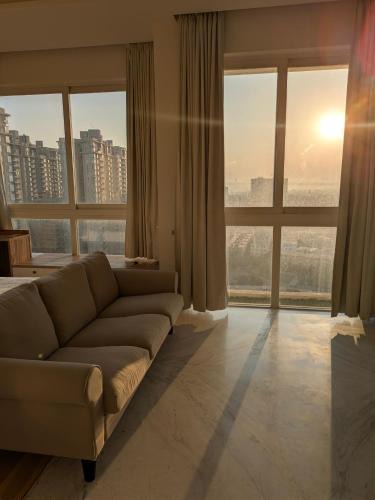 Bengaluru Apartment | Sunrise View Leela luxury studio with Sauna
