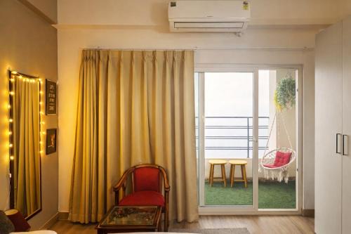 Greater Noida Apartment | Sunset View Paradise By Buddies Home