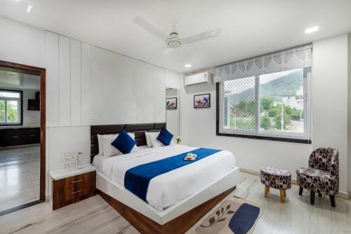 Nathdwara Villa | Sunset view Villa 966o9o1oo6 Luxury 5BHK Villa with pool in Nathdwara 2km from temple only By SK