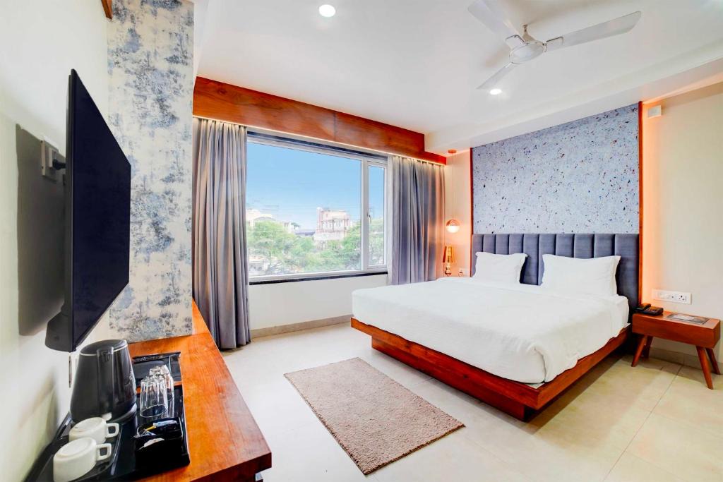 Bhopal Hotel | Super Super Townhouse Oak Bhopal ISKCON