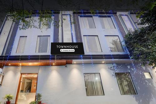 Amritsar Hotel | Super Townhouse by OYO Red Cross Amritsar Formerly Amar Villa