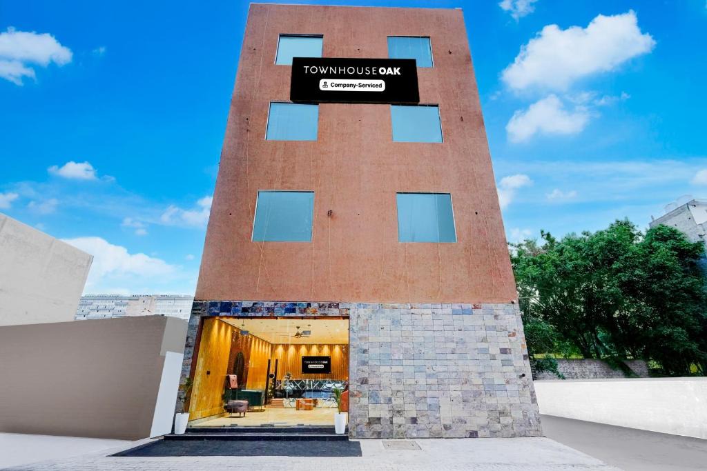 Zirakpur Hotel | Super Townhouse OAK Chandigarh Ambala Expressway Gazipur Formerly Troy Resorts and Wellness