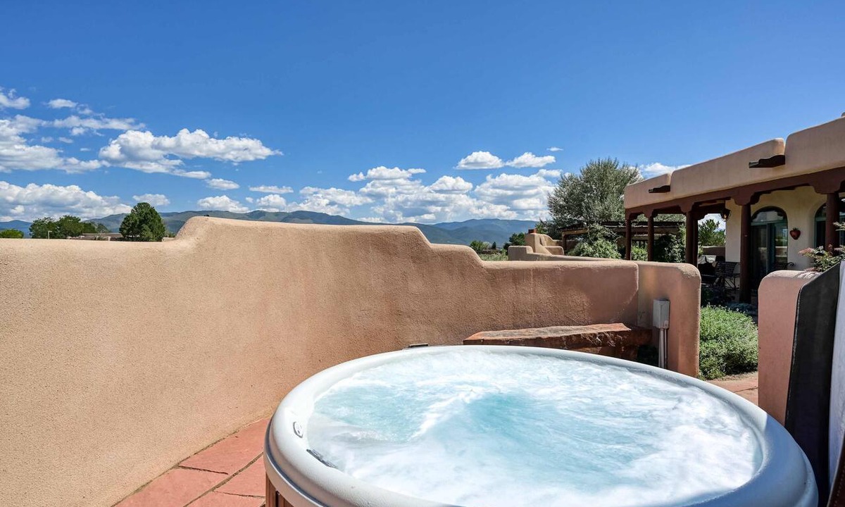 El Prado House | Taos Mountain House - Views, Hot Tub, Pet Friendly