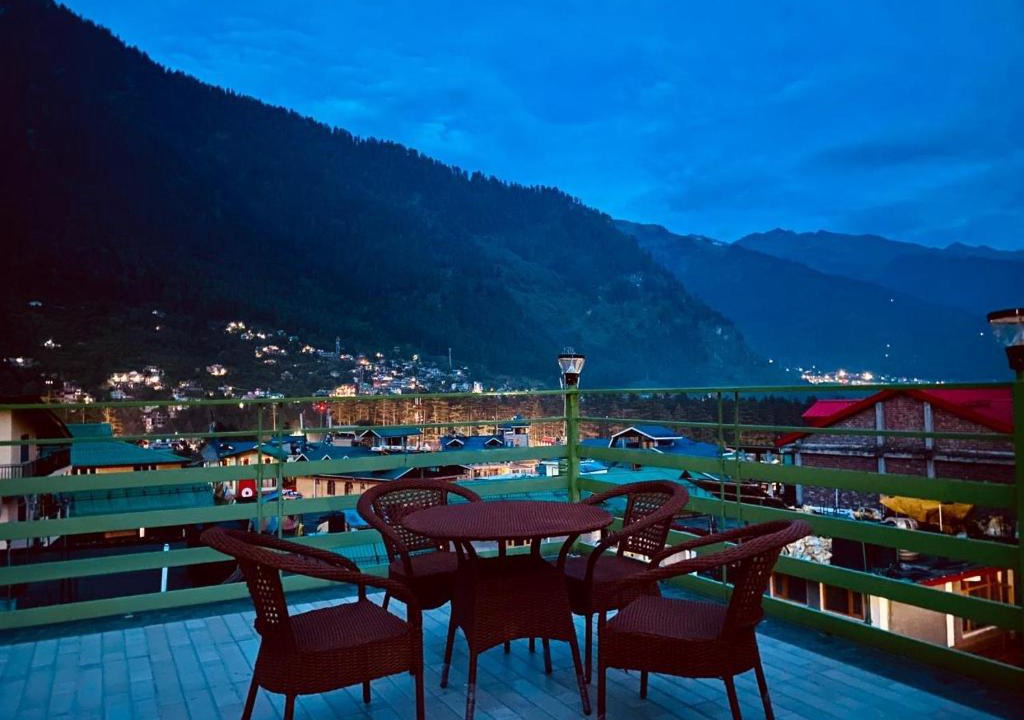 Purnia Hotel | Tata Vista Resort - Centrally Heated & Air Cooled Near Mall Road Manali