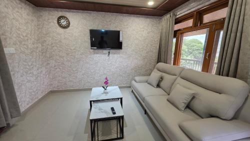 Amritpur Apartment | The Alpine Lakeview suite 2