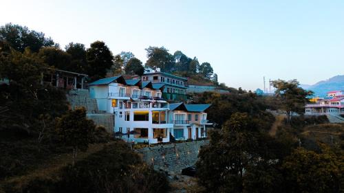 Bhimtal Resort | The Barns Resort Bhimtal Lake