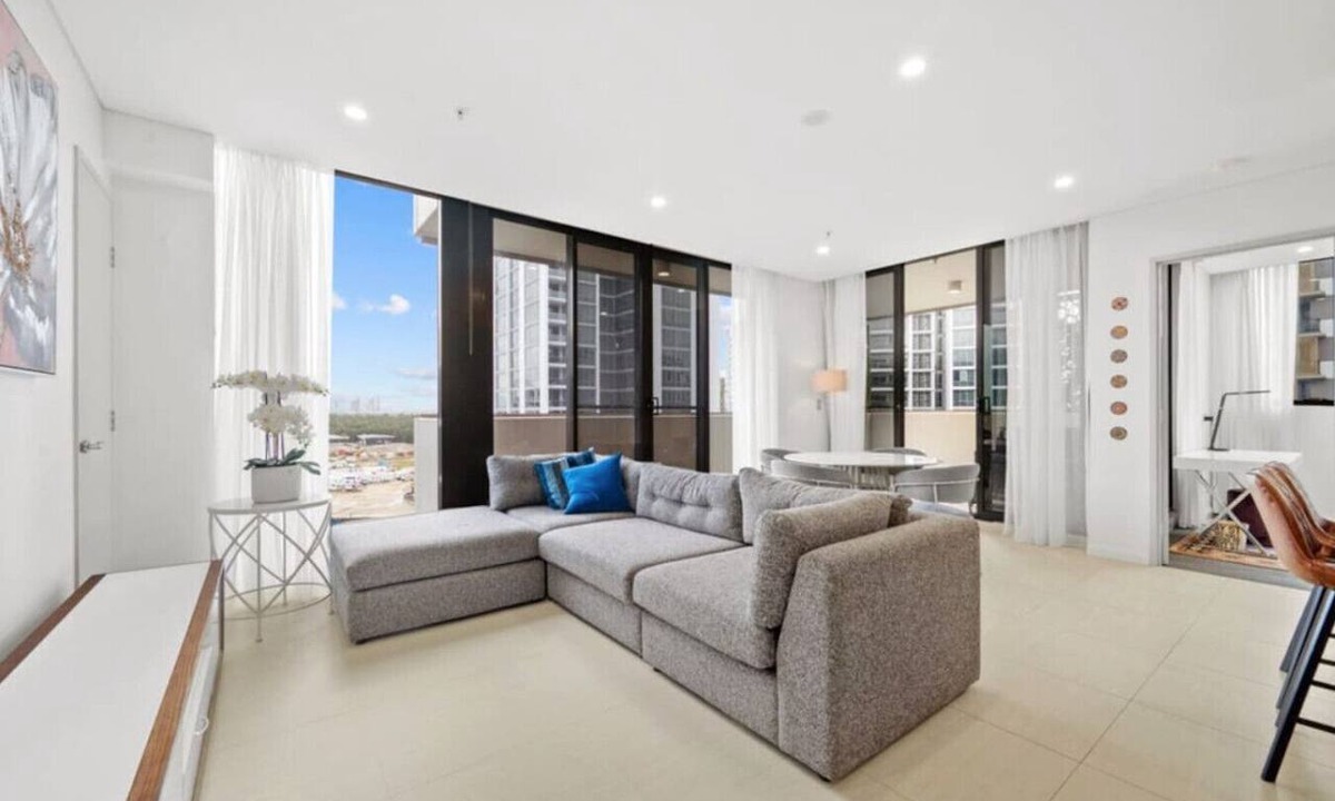 Lidcombe Apartment | The Bowery Record Club | 3BR | Parking+ Near Accor