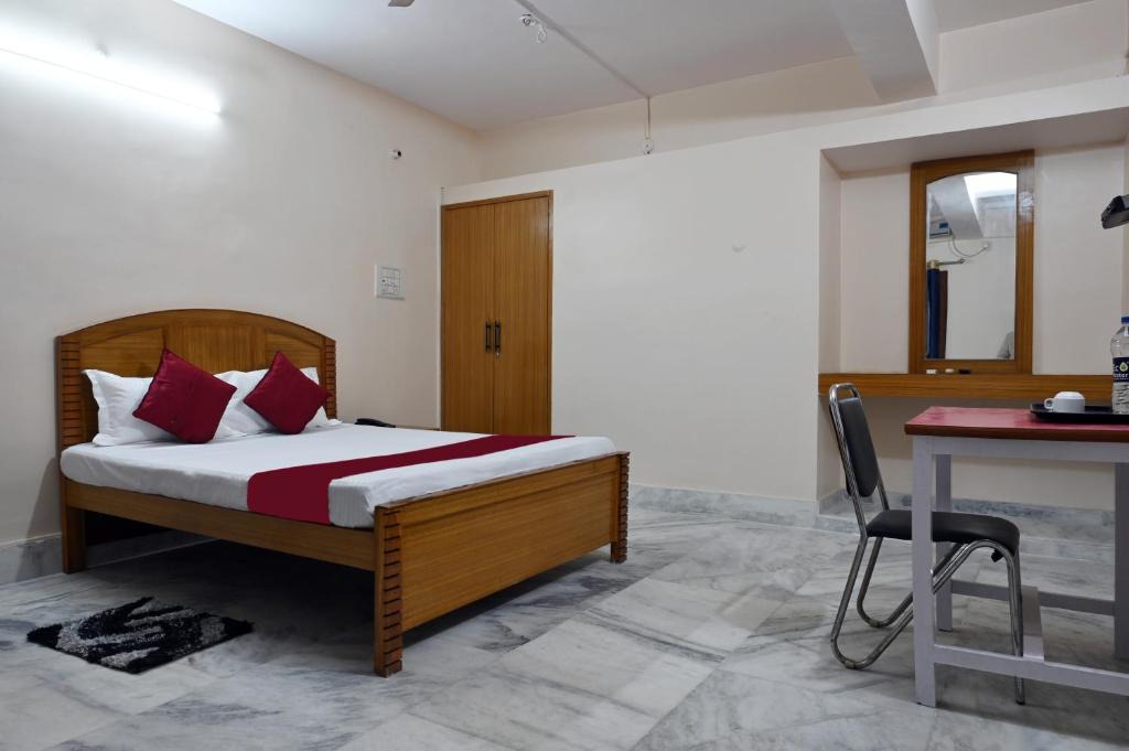 Patna Hotel | The Clovers Inn Boring Road