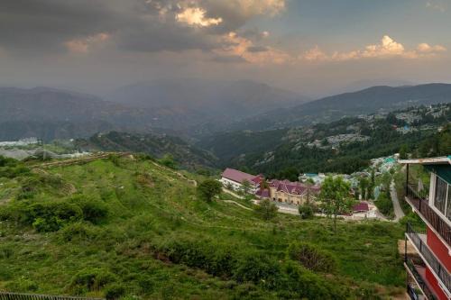 Fagu Apartment | The Fagu Valley Retreat l Rooms and Restaurant l Family Groups & Events l Open Air Lawn l Kufri by Exotic Stays