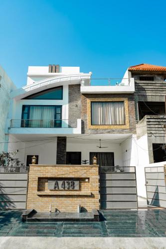 Amritsar House | The Golden Window Villa