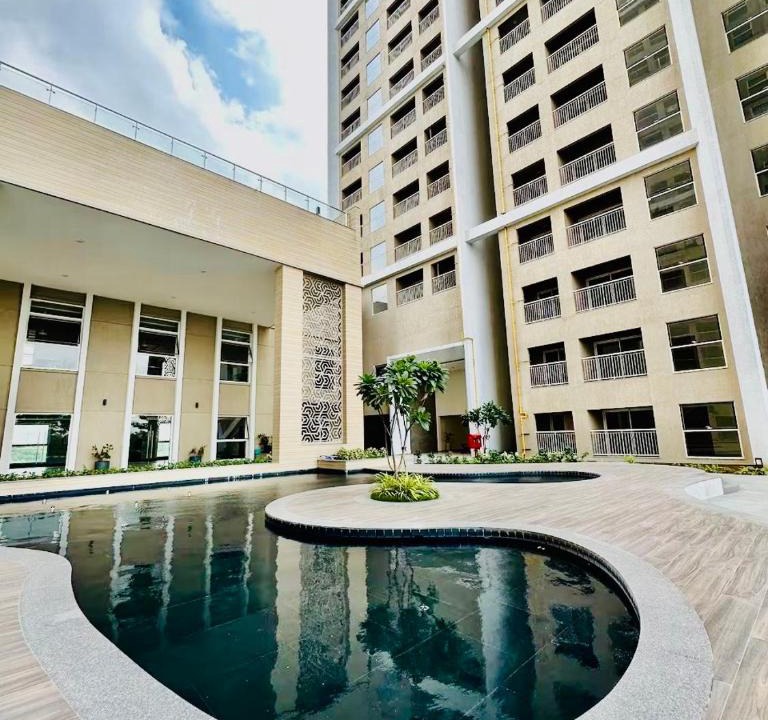 Gandhinagar Apartment | The Grand Palm Retreat with Skyline Suit in GIFT City, 2BHK, Luxurious, Pool, AC, Wifi