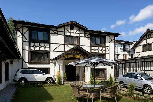 Srinagar Hotel | The Heritage Chinar by Ackee Tree