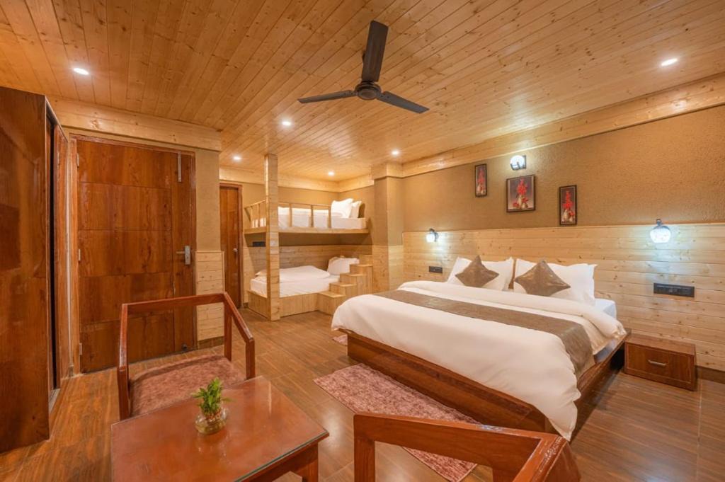 Fagu Hotel | The Heritage Haven Kufri l Family Events I Multi Cuisine Restaurant l Sky Bonfire l Lift l Power Backup l Free Parking l Kufri By Exotic Stays