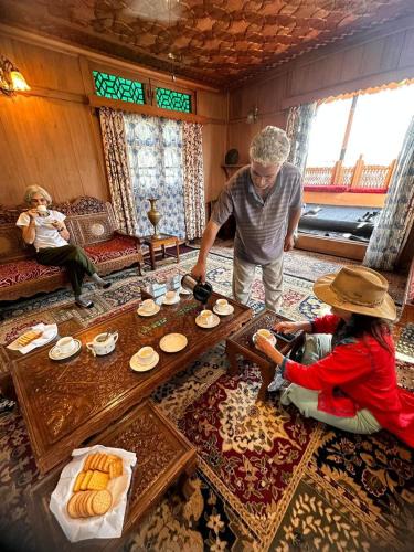 Dal Lake Apartment | The Heritage Safinaa Group Of Houseboats