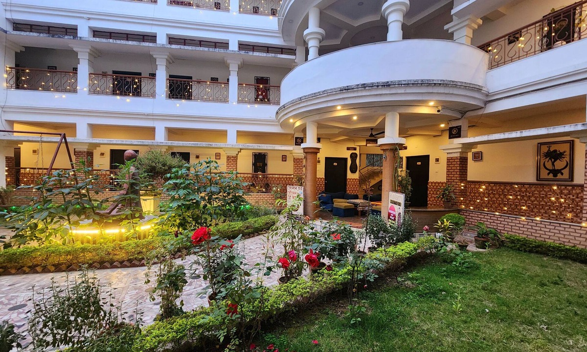 Santiniketan Hotel | The Kolam
