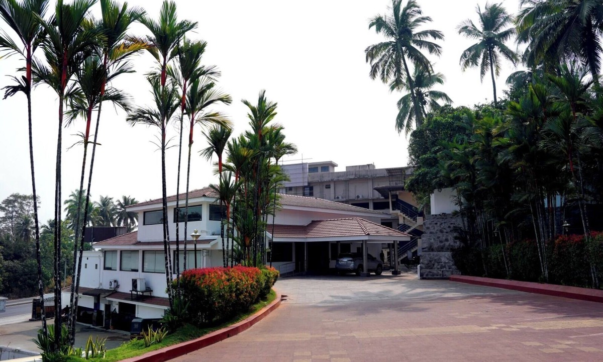 Thrissur Hotel | The Krishna Holiday Village