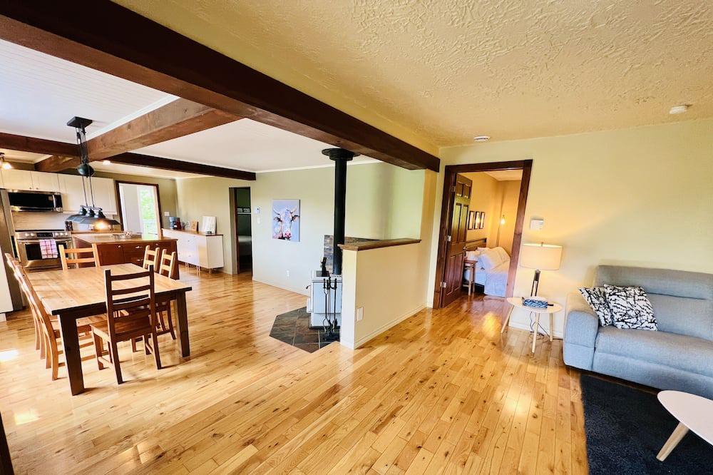 Saint-Denis-de-Brompton Ski Chalet | The Little Bay