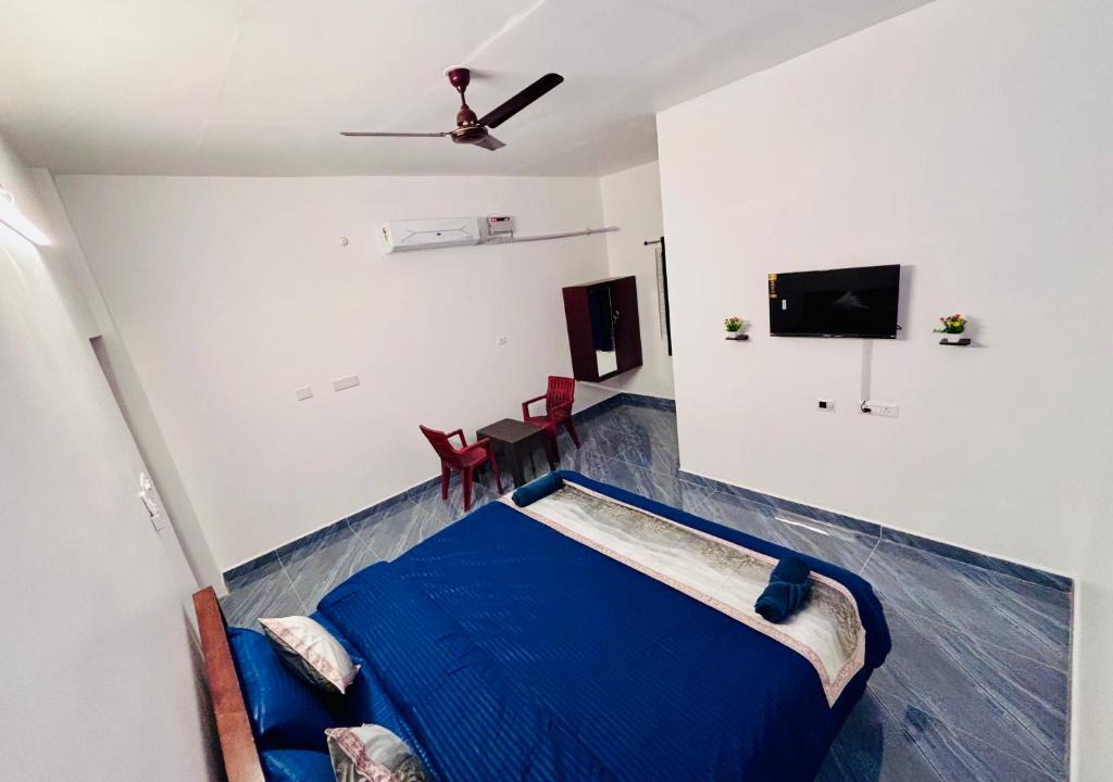 Kuilapalayam Hotel | The Loop - Near Auroville Bakery and Tanto Pizzeria - Main Junction