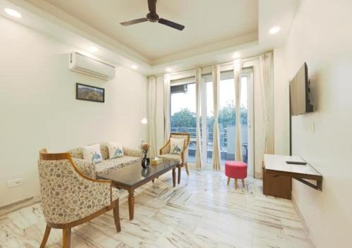 Sushant Lok Apartment | The Onyx by Parfait Street