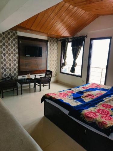 Dalhousie Hotel | The Plaza Dalhousie - Near Ghandhi Chowk Mall Road