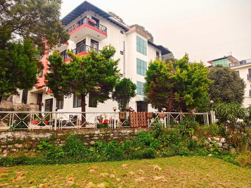 Bhowali Hotel | The Raikwals, Near Kainchi Dham