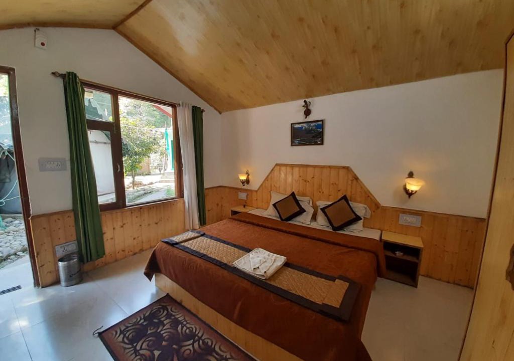 Old Manali Hotel | The Secret River - Atrangiz Cafe
