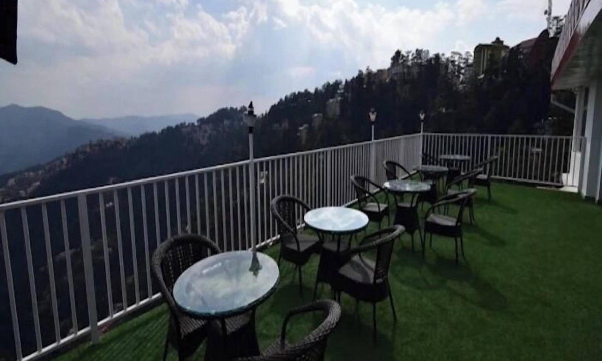 Knollswood Hotel | the town ville