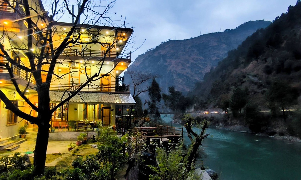 Banjar Bed & Breakfast | Tirthan Grand Riverside