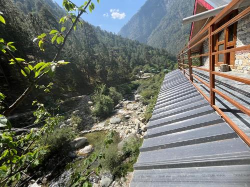 Banjar Apartment | Tirthan river and wildlife cottage