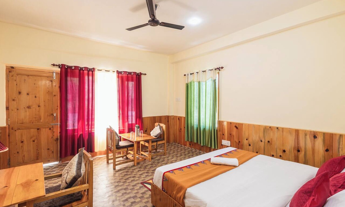Banjar Hotel | Tirthan River Echoes