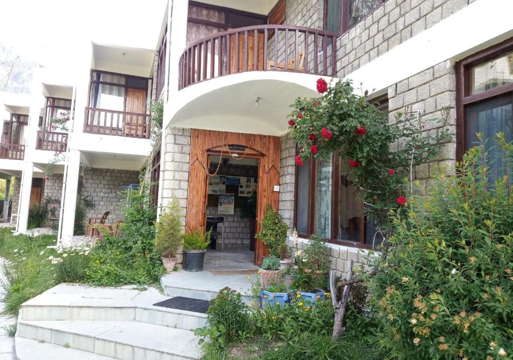 New Manali Hotel | Tourist Hotel 10 minutes walking distance from the mall