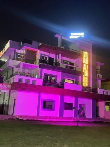 Greater Noida Hotel | Townhouse Dream Hotel