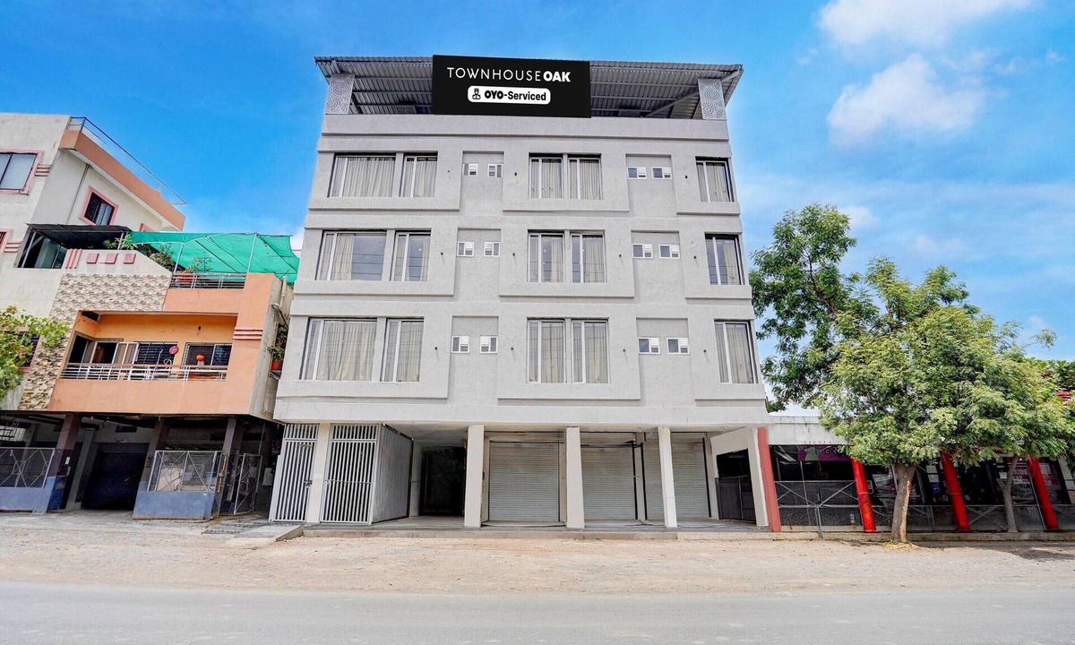 Ujjain House | Townhouse Oak Ujjain Railway Station