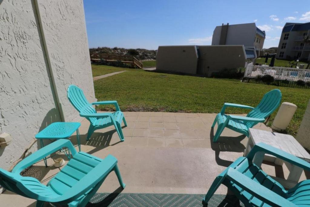 Crescent Beach House | Tradewinds 51