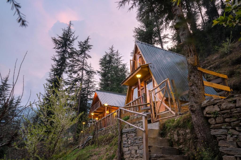 Banjar Apartment | Tragopan Chalet's - Cedar Cottage with attic & balcony