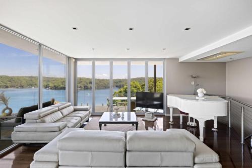 Caringbah South House | Tranquil Retreat at Caringbah South - Waterfront Ensuite King Room with Spectacular Views