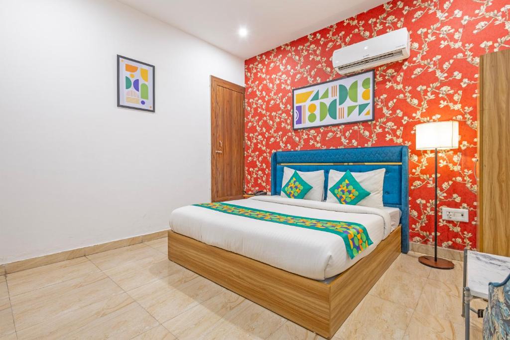 Sector 70 Bed & Breakfast | Treebo Noida Business Suites