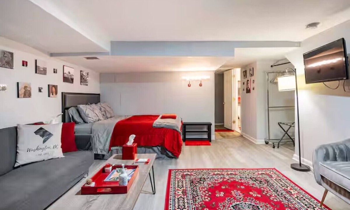 Southeast Apartment | Updated Apt with Private Entry and FREE Parking