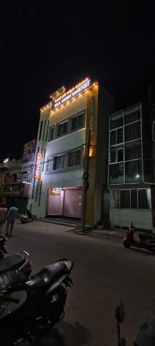 Mysore Hostel | V R S Luxury AC Male Dormitory