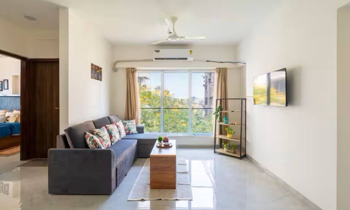 Kalina Apartment | Vibrant, Elegant 2bhk Apt near BKC/Gym Access