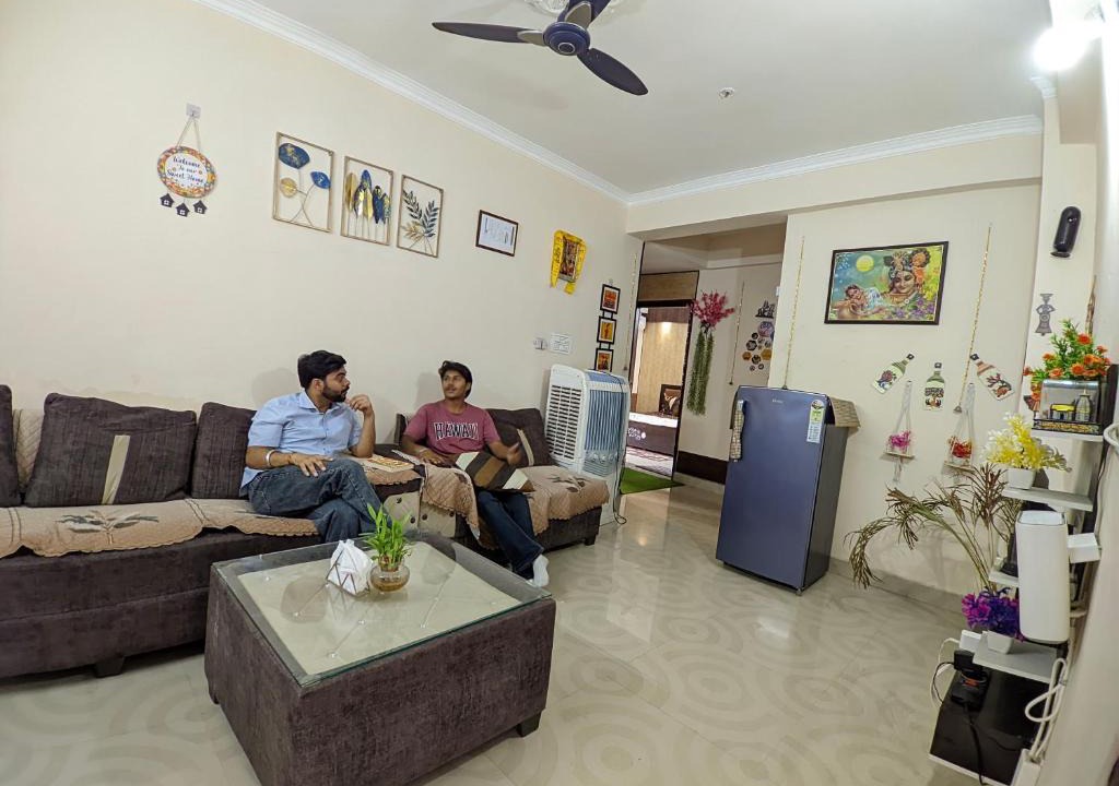 Vrindavan Apartment | Vrindavan Divine Nest Near Prem Mandir and Iskcon -2BHK Apartment #Lift #ACRooms #Wifi #Family #Couple #FreeParking #Park #2Rooms 2-6 People
