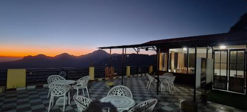 Kanatal Hotel | Winterline Woods