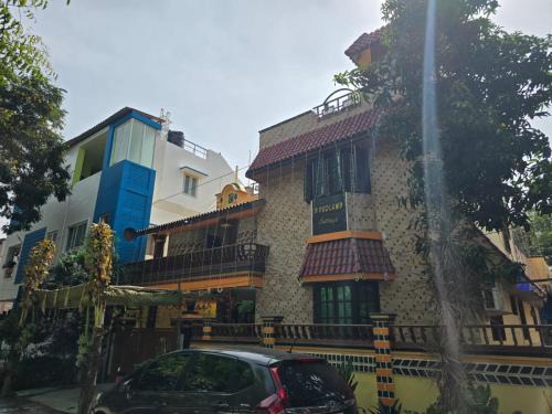 Coimbatore House | Woodland Cottage by Vstays