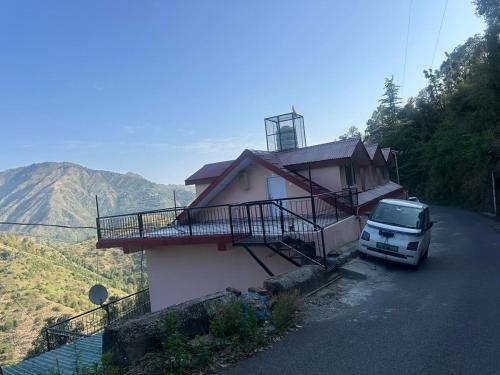 Shimla Bed & Breakfast | Yalisha Shimla with valley views with parking