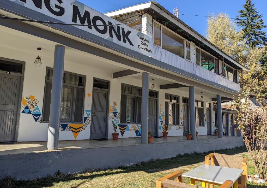 Old Manali Hostel | Young Monk Hostel & Cafe Old Manali